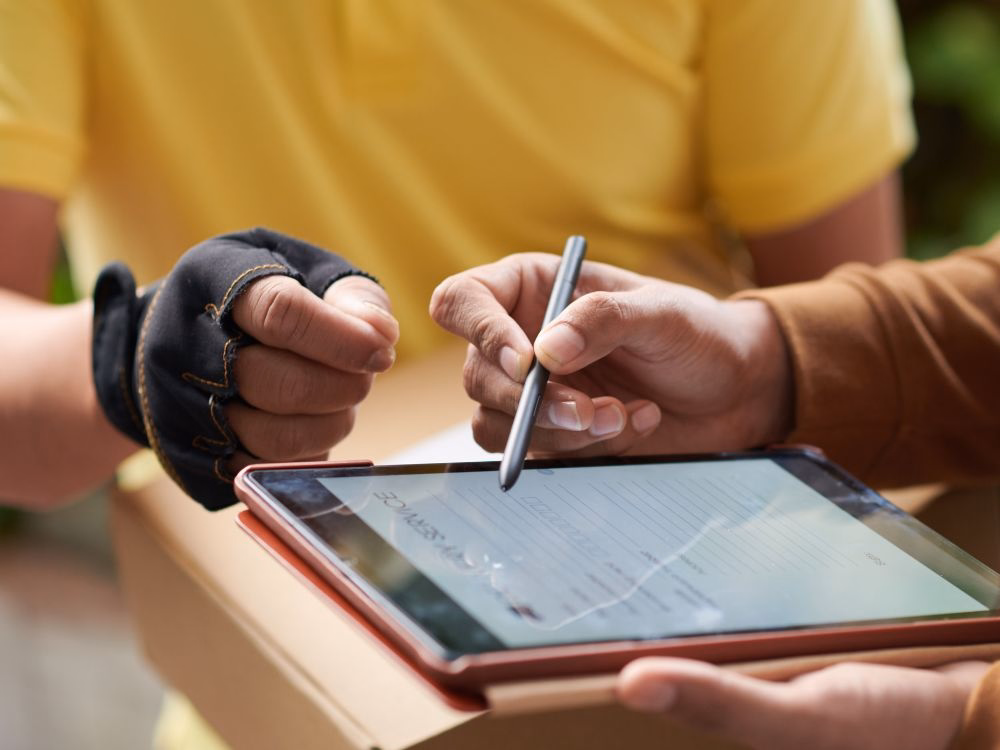 Order Up! Serving up Fast Order Processing Times 3 Determining the eligibility for the featured offer on amazon.